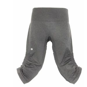 LULULEMON ATHLETICA | ruched gray capri